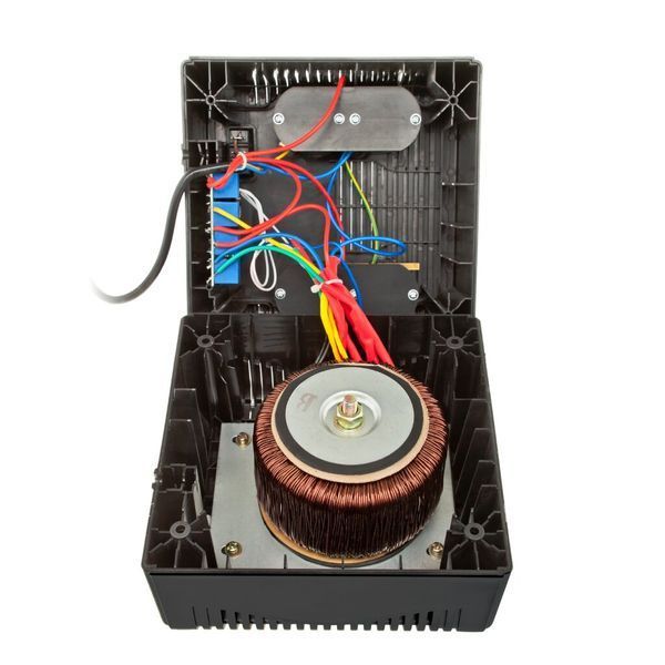 Стабілізатор напруги LPT-1000RV (700W)