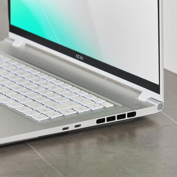 Gigabyte Ноутбук AERO 16.0 UHD+ OLED, Intel i7-13700H, 16GB, F1TB, NVD4070-8, W11, сріблястий AERO_16_BSF-73KZ994SO фото