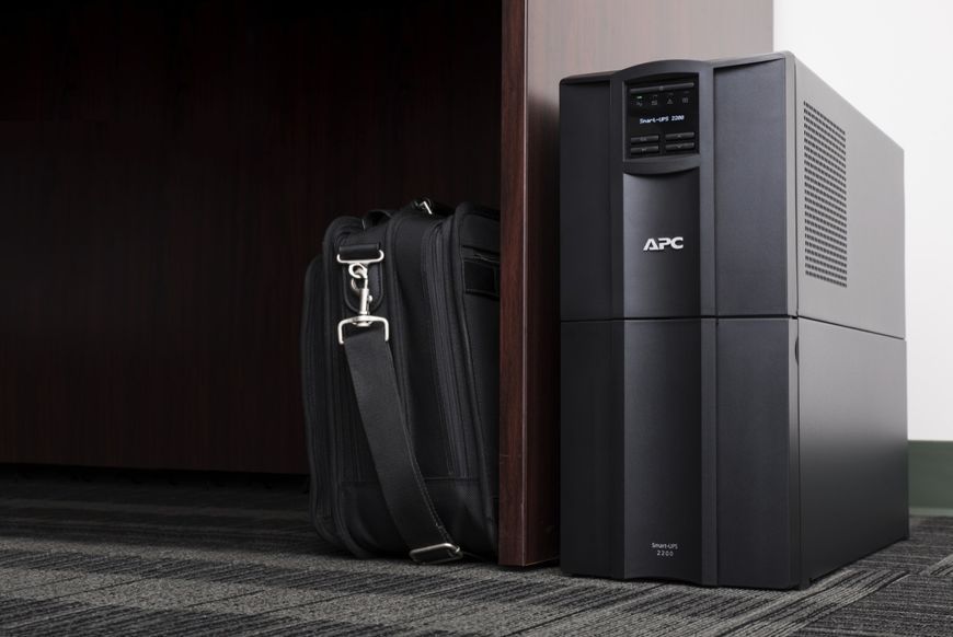 APC Джерело безперебійного живлення Smart-UPS 2200VA/1980W, LCD, USB, SmartConnect, 8xC13 SMT2200IC фото