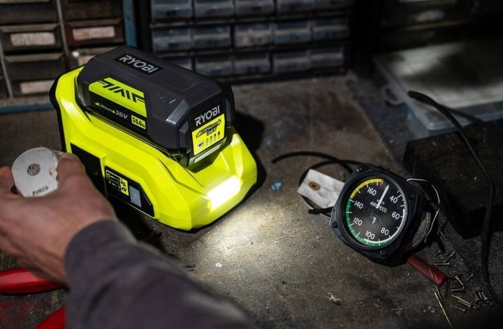 Ryobi Інвертор напруги акумуляторний RY36BI300A-0, MAX POWER 36В, 220В, 300Вт/500Вт пікова, (без АКБ та ЗУ)