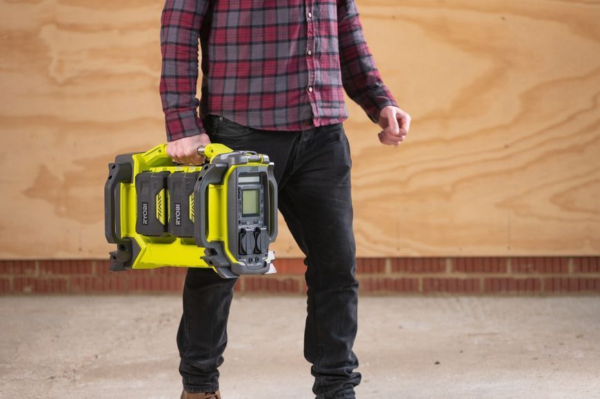 Ryobi Инвертор напряжения аккумуляторный RY36BI1800A-250, MAX POWER 36В, АКБ 2 х 5.0Ач, 1800Вт (3000 Вт пиковая)