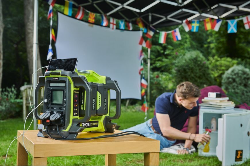 Ryobi Инвертор напряжения аккумуляторный RY36BI1800A-250, MAX POWER 36В, АКБ 2 х 5.0Ач, 1800Вт (3000 Вт пиковая)