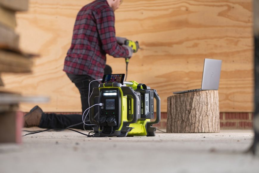 Ryobi Инвертор напряжения аккумуляторный RY36BI1800A-250, MAX POWER 36В, АКБ 2 х 5.0Ач, 1800Вт (3000 Вт пиковая)