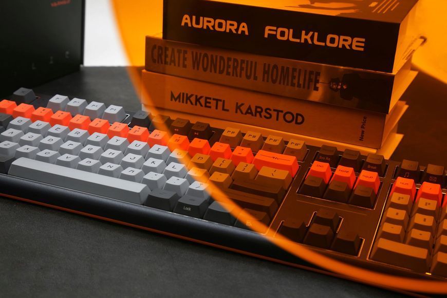 Varmilo Клавіатура механічна Lure VBM108 Bot: Lie 108Key, EC V2 Rose, USB-A, EN, White Led, Чорний